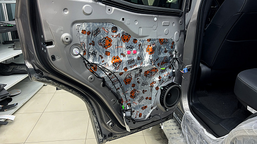 Виброизоляция технологических отверстий Тойота Ленд Крузер Прадо 250